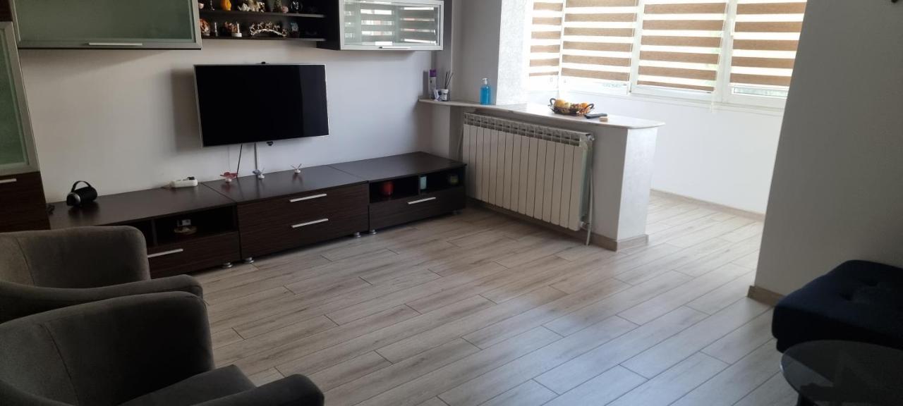 Ilona Apartament 3 Camere Râmnicu Vâlcea Buitenkant foto
