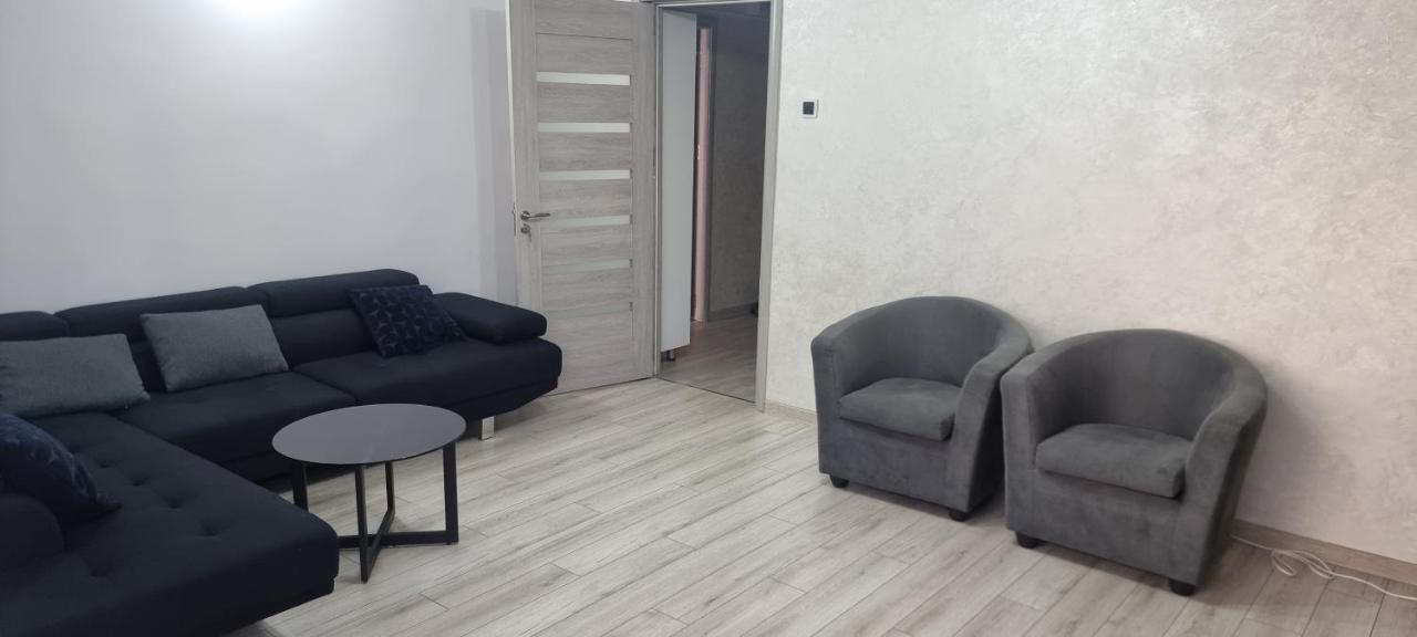Ilona Apartament 3 Camere Râmnicu Vâlcea Buitenkant foto