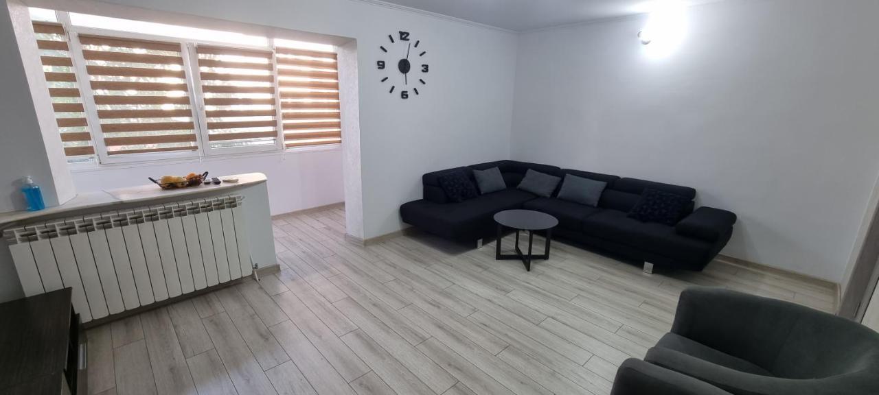 Ilona Apartament 3 Camere Râmnicu Vâlcea Buitenkant foto