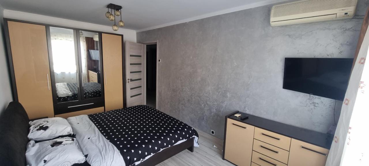 Ilona Apartament 3 Camere Râmnicu Vâlcea Buitenkant foto