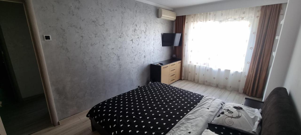 Ilona Apartament 3 Camere Râmnicu Vâlcea Buitenkant foto
