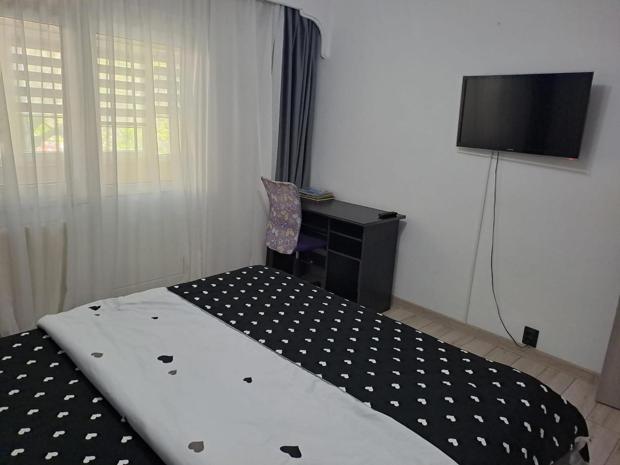 Ilona Apartament 3 Camere Râmnicu Vâlcea Buitenkant foto